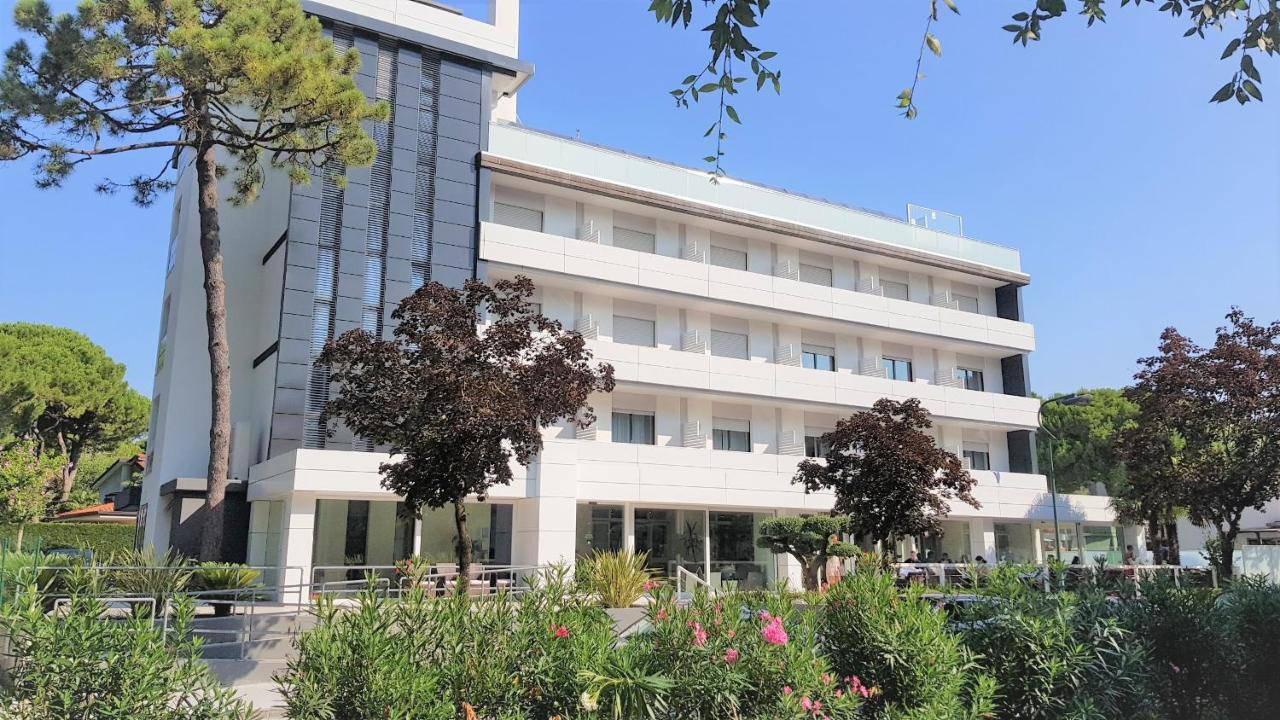 Hotel Helvetia Lignano Sabbiadoro Exterior photo